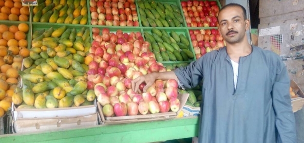 بائعو الخضار والفاكهة يشكون انخفاض عمليات الشراء بسبب ارتفاع الأسعار