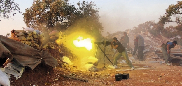 جانب من اشتباكات الميليشيات السورية مع القوات الحكومية «أ.ف.ب»