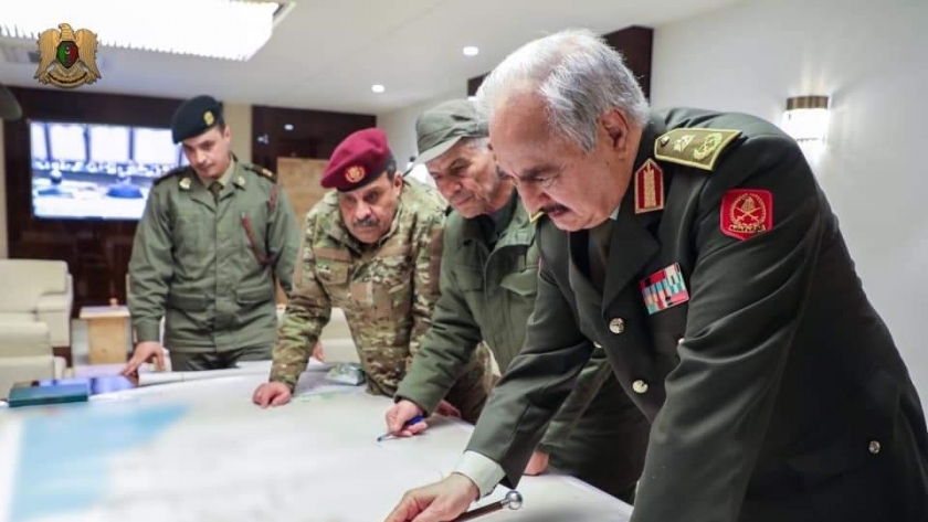 قائد الجيش الليبي خليفة حفتر يتابع عملية طرابلس.. صورة أرشيفية