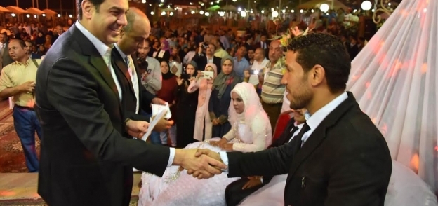 محافظ أسيوط يشهد حفل زفاف جماعي لـ 19 من العرائس الايتام