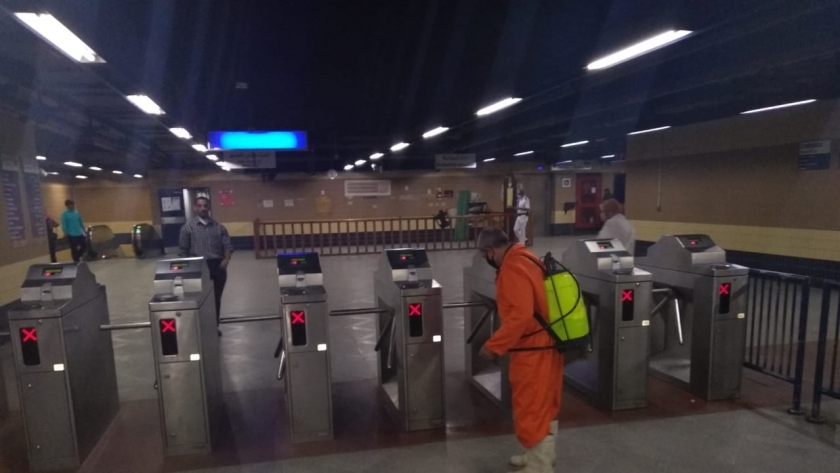 تعقيم وتطهير محطات مترو الأنفاق لمواجهة كورونا