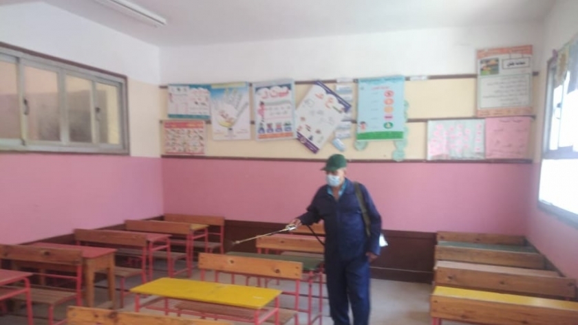 تعقيم المدارس للوقاية من كورونا قبل بداية العام الدراسي الجديد