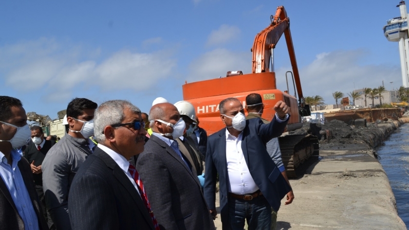 وزير النقل يتابع أعمال إنشاء المحطة متعددة الأغراض بميناء الإسكندرية