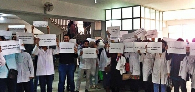 وقفة احتجاجية لطلاب أسنان جامعة طنطا احتجاجا على جداول الامتحانات