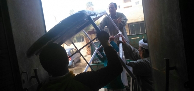 بالصور| "مصر الخير" تتبرع بأجهزة طبية وأسرة لوحدات صحية بالفيوم