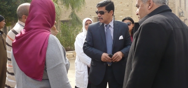 صورة أرشيفية-الدكتور هشام الشناوي، وكيل وزارة الصحة بالفيوم خلال جولة تفقدية للوحدات الصحية