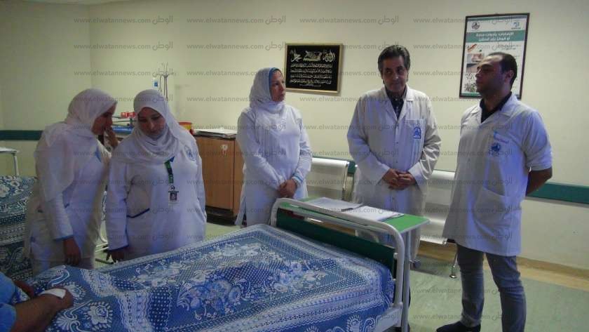 الدكتور أمجد فؤاد يتابع حالات الجهاز الهضمي
