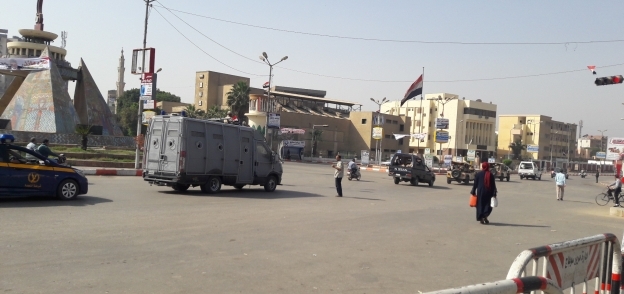 بالصور| هدوء تام في ميادين سوهاج وانتشار لعناصر الشرطة والجيش
