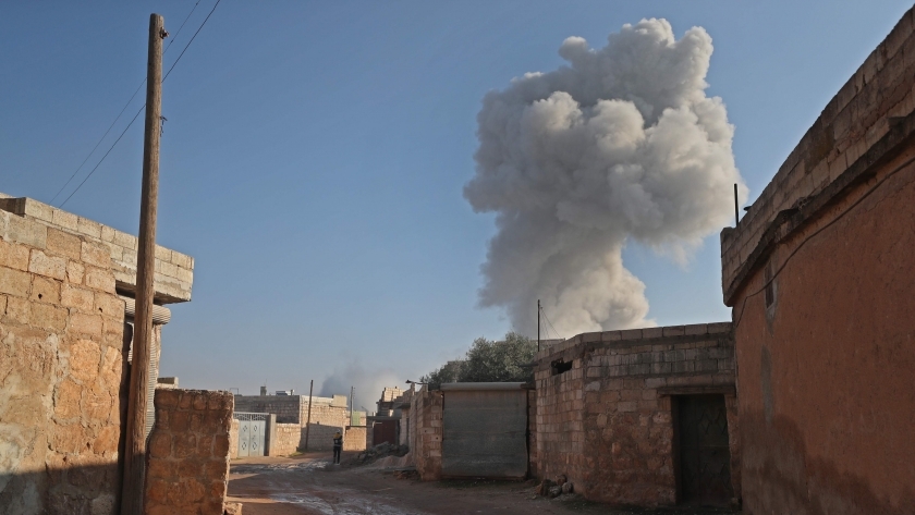 أكثر من 80 قتيلاً في اشتباكات مستمرة في شمال غربي سوريا