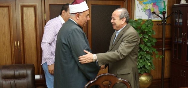 محافظ كفر الشيخ يبحث سير التعليم مع رئيس المنطقة الأزهرية