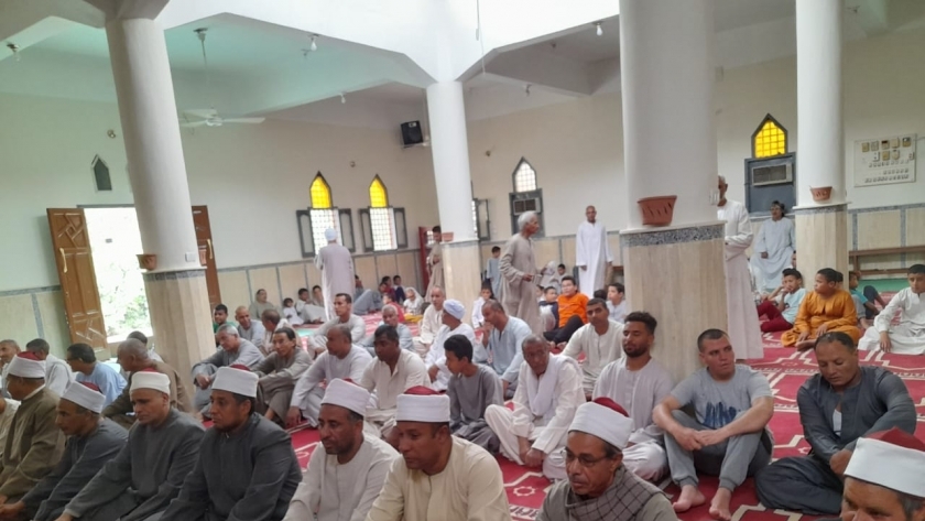 مساجد الأقصر تصدح بالصلاة على النبي