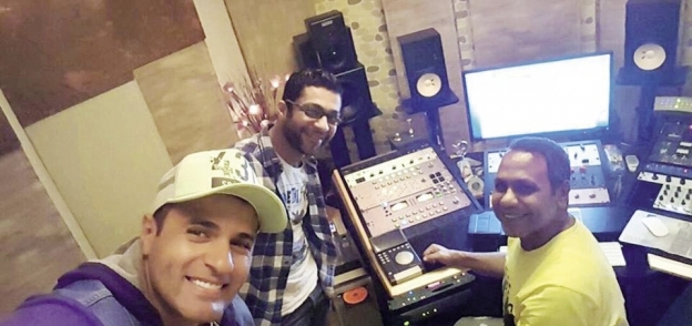 محمد نور أثناء تسجيل أغنيات ألبومه