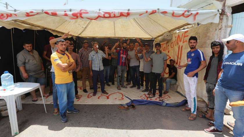 محتجون في تونس ضد حركة "النهضة" الإخوانية في خيم الاعتصام