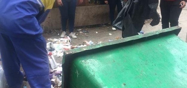 مبادرة إسكندرية إيد واخدة تتابع اعمال رفع القمامة