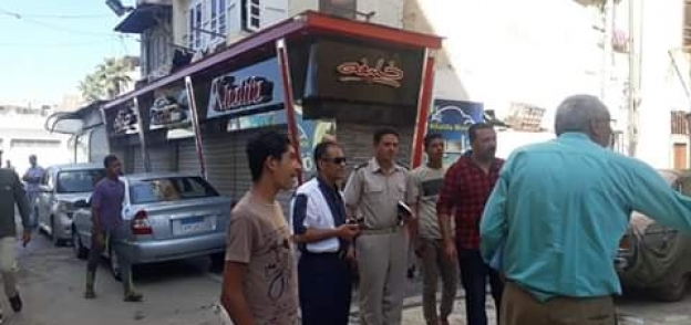 غلق معارض سيارات ومقاهي وتشميعها بالشمع الأحمر في دمياط
