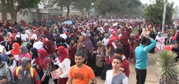 جانب من المظاهرات في جامعة المنيا