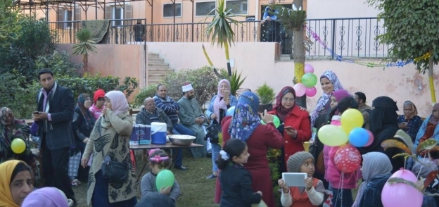 بلالين وفشار واغاني" حفل للمسنات فى دار الرعاية بالإسكندرية