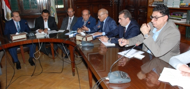 وزير الزراعة خلال لقاءه بأعضاء اتحاد منتجى الدواجن