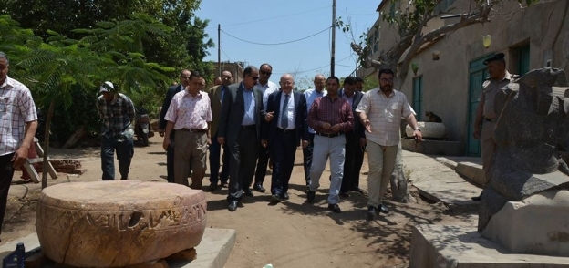 رئيس جامعة الزقازيق يزور منطقة آثار صان الحجر ويتفقد كلية الآثار