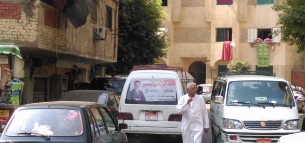 صورة للمرشح أحمد مرتضى منصور على إحدى العربات