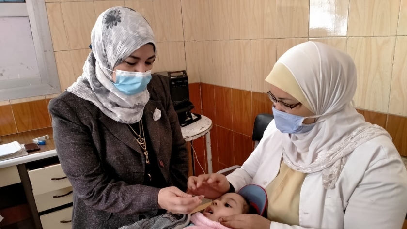 تطعيم 52% من المستهدف في اليوم الاول لحملة "شلل الأطفال" بسوهاج