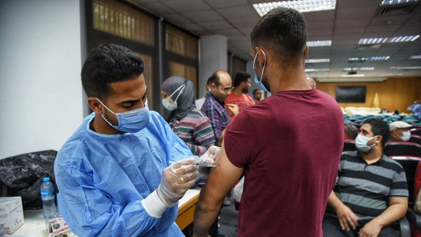 تطعيم الطلاب بجامعة حلوان