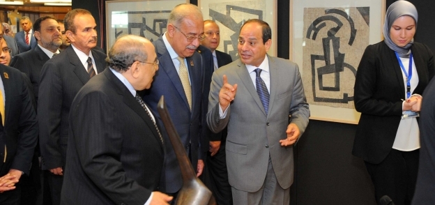 الرئيس «السيسى» خلال جولة تفقدية فى مكتبة الإسكندرية أمس