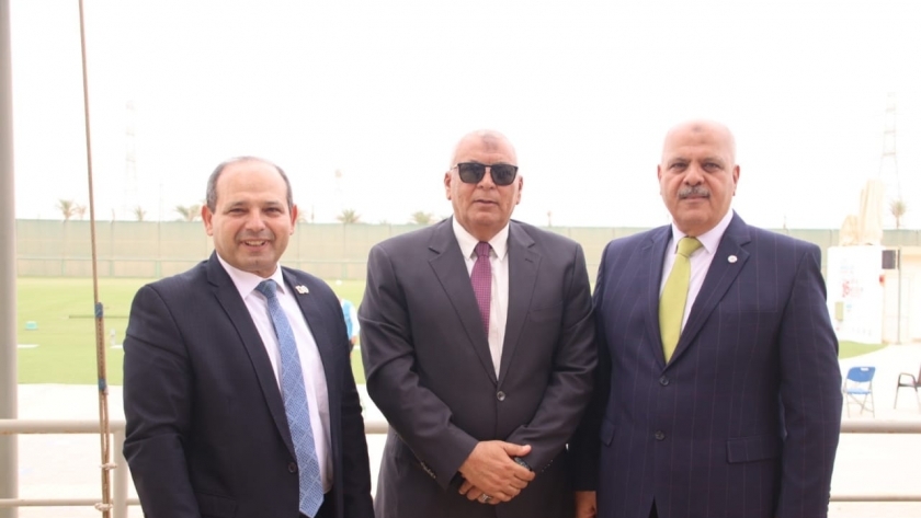 محافظ الوادي الجديد ورئيس الاتحاد المصري للرماية على هامش البطولة