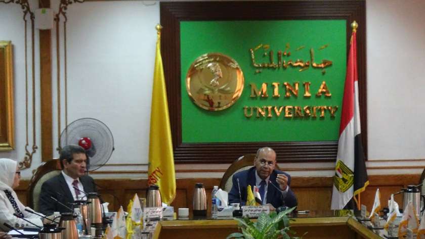 رئيس جامعة المنيا