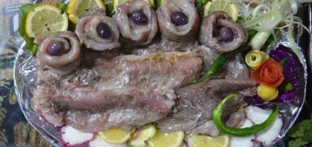 المواطنون يقبلون على تناول "الفسيخ والرنجة" في أعياد شم النسيم بمصر