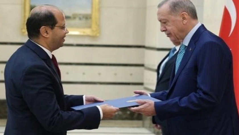 سفير مصر لدى تركيا يقدم أوراق اعتماده