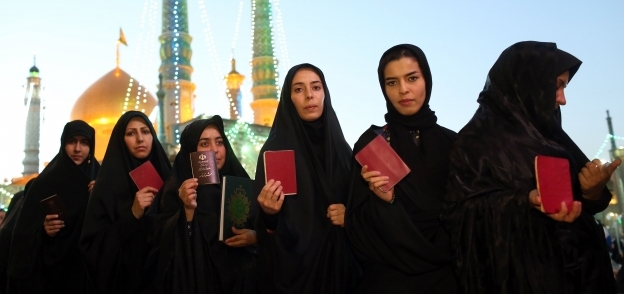 إيرانيات يصوتن فى الانتخابات الرئاسية أمس الأول «أ.ف.ب»