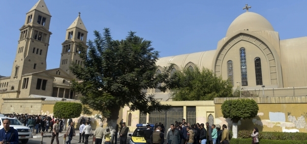 قوات الأمن تفحص محيط الكنيسة بعد الحادث