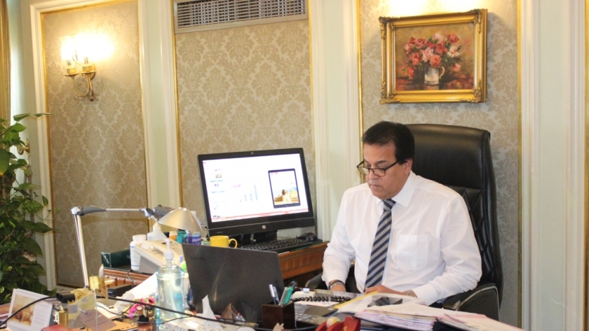 الدكتور خالد عبدالغفار وزير التعليم العالي و البحث العلمي