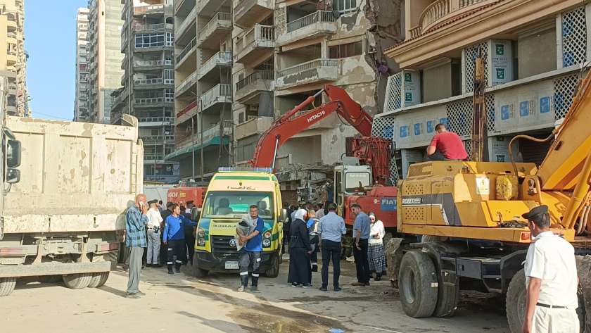 انتشال جثمان ضحية عقار الإسكندرية