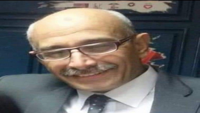 الدكتور محمد حلمي الأستاذ بمعهد القلب
