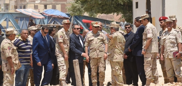 محافظ الإسكندرية وقائد المنطقة الشمالية يتفقدان أعمال تطوير مشروع محور المحمودية