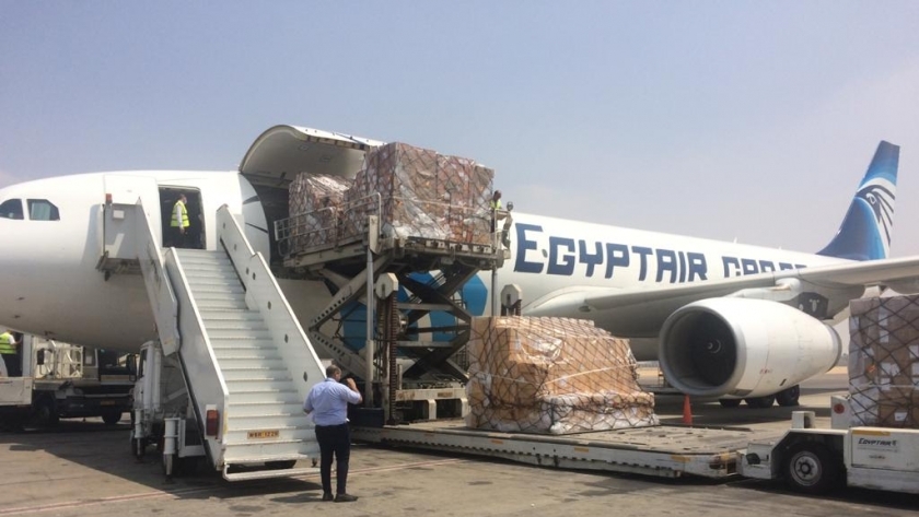 الجسر الجوي للطيران يواصل تقديم المساعدات لبيروت ومطار القاهرة الدولي يستقبل 10693 مسافر خلال ال 24 ساعة الماضية