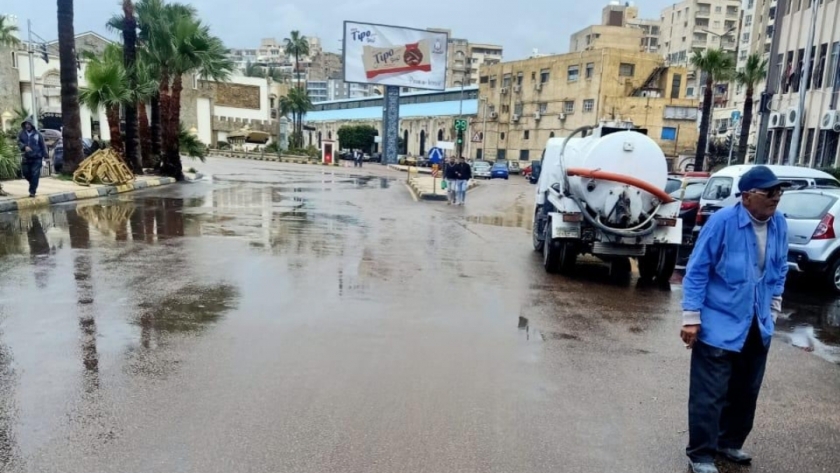 رفع تجمعات مياه أمطار الإسكندرية