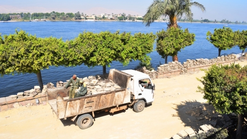 أعمال ممشى تطوير كورنيش النيل بالاقصر