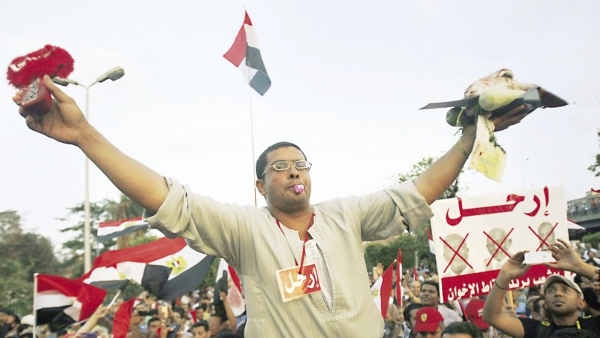 الشعب المصري يرفض عودة من تلوثت يده بالدماء إلى المشهد مرة أخرى