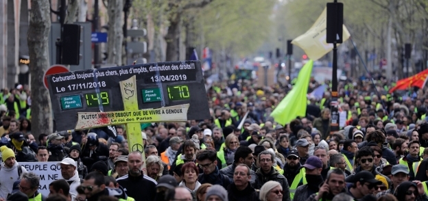 دول خليجية تحذر رعاياها في باريس" على خلفية مظاهرات "السترات الصفراء"