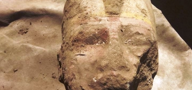 اكتشاف جزء من تمثال جداري ضخم لرمسيس الثاني بكوم أمبو في أسوان