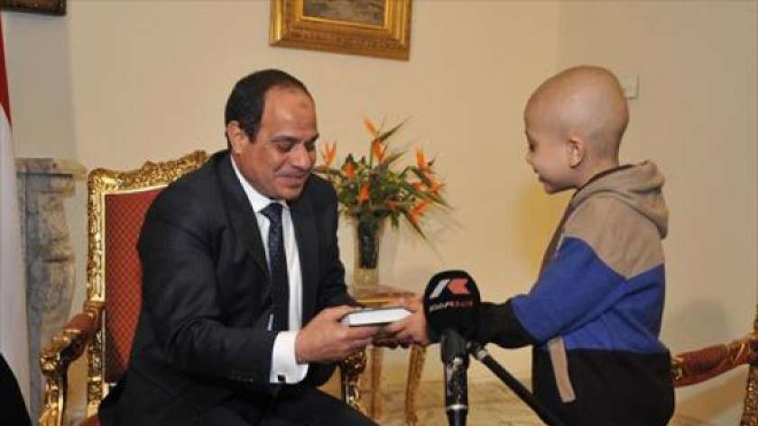 الطفل أحمد المسيري مع الرئيس السيسي