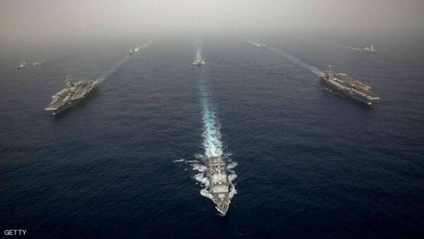 البحرية الإيرانية تراقب السفن الأمريكية