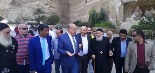 نائب محافظ القاهرة يتفقد دير القديس سمعان
