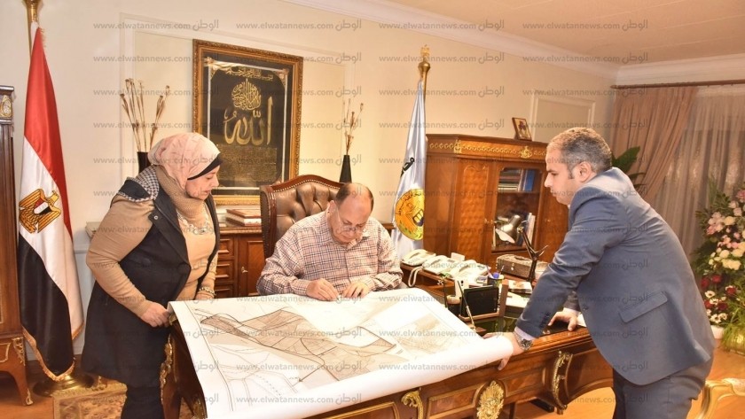 محافظ أسيوط يعتمد لوحات تعديل المخطط الاستراتيجي لمدينة أسيوط فيما يخص شبكة الطرق
