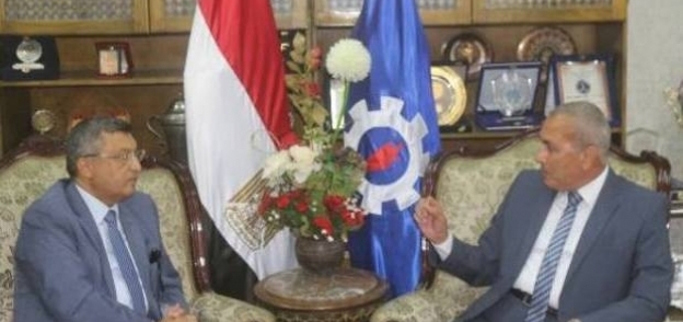 محافظ السويس مع أسامة كمال وزير البترول الأسبق