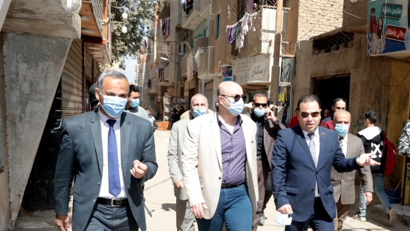 محافظ بني سويف يتفقد أعمال تطوير شارعين بمدينة ناصر