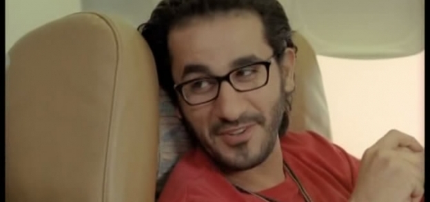 أحمد حلمي من فيلم عسل أسود